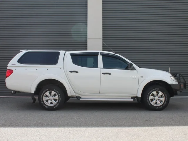 Canopy fitted to a Mitsubishi Triton MN in Adelaide