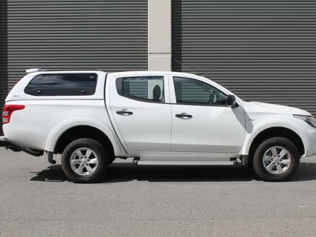 Canopy fitted to a Mitsubishi Triton MQ in Adelaide
